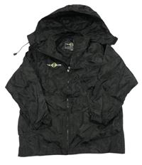 Čierna šušťáková športová bunda s nápisom a ukrývací kapucňou