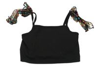 Čierny rebrovaný crop top s bodkovanými mašľami