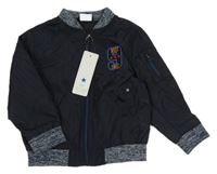 Nové - tmavomodrý šusťákový jarní bomber s číslem F&F