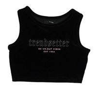Čierny zamatový crop top s nápisom George