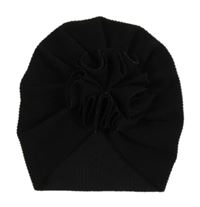 Černá vzorovaná turbanová čepice s 3D květem 