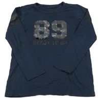 Tmavomodré tričko s číslem z flitrů tchibo