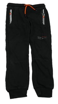 Černé tepláky s nápisem