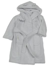 Biely chlpatý župan s nápisom a kapucňou