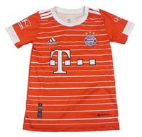 Červeno-bílý pruhovaný funkční fotbalový dres s FT Bayern München a číslem Adidas