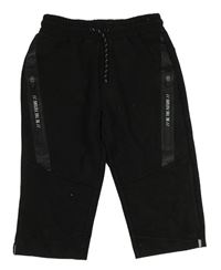 Černé teplákové kraťasy s nápisem Primark