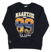 Tmavomodrá mikina s nápisom a číslom