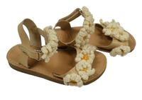 Pudrové koženkové sandály s květy Zara vel. 24