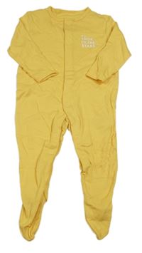 Žlutý overal s nápisem Primark