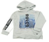 Biela mikina s kapucňou s mrakodrapy Mayoral