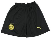 Čierne futbalové kraťasy s erbem a logem Puma