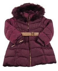 Vínový prešívaný šušťákový zimný kabát s kapucňou s kožešinou a opaskom Matalan