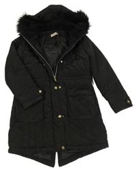 Černý šusťákový zimní kabát s kapucí s kožešinou Lipsy London