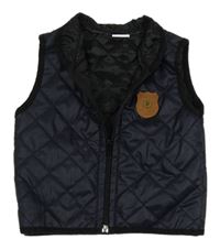 Tmavomodrá prošívaná šusťáková zateplená vesta s nášivkou