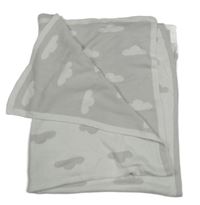 Bielo-sivá pletená deka s mráčikmi