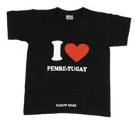 Čierne tričko s nápisom a srdiečkom B&C