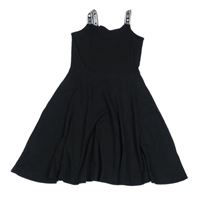 Čierne šaty s nápismi C&A