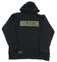 Čierna mikina so zeleným potlačou a kapucňou