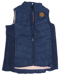 Tmavomodrá šušťáková zteplená vesta s nášivkou Yigga