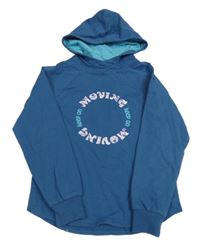 Tmavomodrá mikina s nápisom a kapucňou