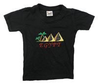 Čierne tričko s pyramidami