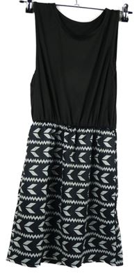 Dámske čierno-biele vzorované šaty