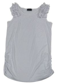 Biely top s volánikmi