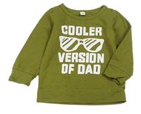 Khaki mikinotriko s okuliarmi a nápismi