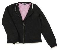 Černá šusťáková jarní bunda s výšivkou na zádech 