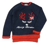 Tmavomodro-červený vlnený sveter so sobom a nápisom