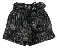 Čierne lesklé kraťasy s opaskom River Island