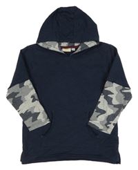Tmavomodrá mikina s army rukávy a kapucňou