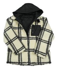 Smetanovo-černá kostkovaná huňatá zateplená bunda s kapucí Dunnes