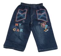 Tmavomodré rifle s nápismi a číslom