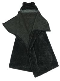 Antracitová plyšová deka s kapucňou
