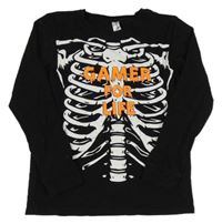 Čierne tričko s kostrou a nápisom Chapter young