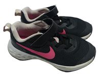 Černé textilní botasky Nike vel. 29,5
