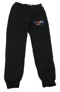 Černé tepláky s nápisem 