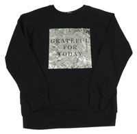 Čierna mikina so strieborným potlačou s nápismi PRIMARK