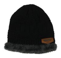 Černá vzorovaná zateplená čepice 