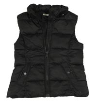 Černá šusťáková zateplená vesta H&M
