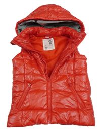 Červená šušťáková prešívaná zateplená vesta s kapucňou Dopodopo