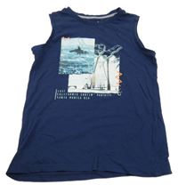 Tmavomodré tielko s rukou a sufrmi a nápismi POCOPIANO