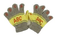 Šedo-žluté prstové rukavice s písmeny