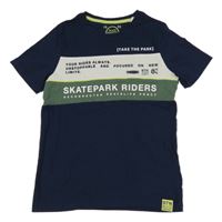 Tmavomodro-bílo-khaki tričko s nápisom C&A