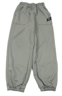 Sivé športové nohavice s nášivkou SHEIN