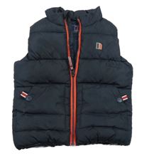 Čierna prešívaná šušťáková zateplená vesta s nášivkou Next