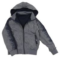 Tmavošedo/tmavomodrý šusťákový jarní bomber so vzorom a odopínacíá kapucňou