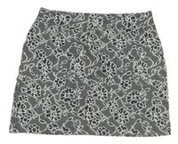 Čierno-biela kvetovaná úpletová sukňa Yigga