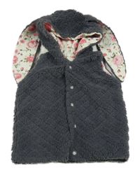 Sivá chlpatá podšitá vesta s kapucňou s uškami